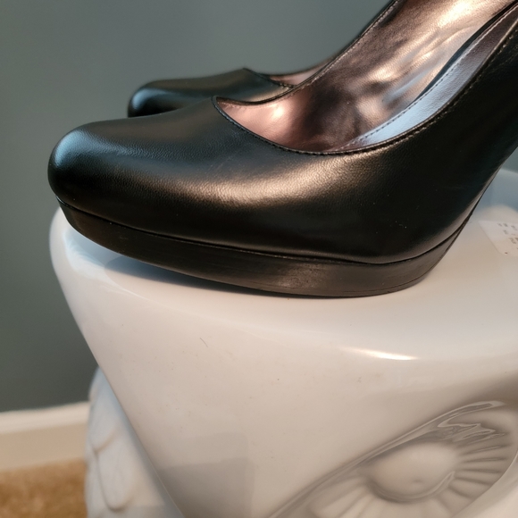 Alfani Black Leather Platform Heels - Picture 6 of 6